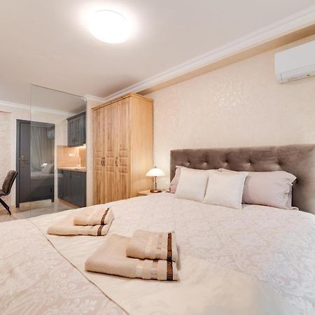 Deluxe And Central Garden Apartment Varna Eksteriør bilde