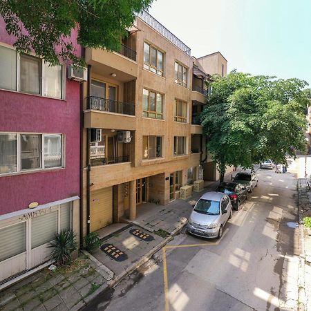 Deluxe And Central Garden Apartment Varna Eksteriør bilde
