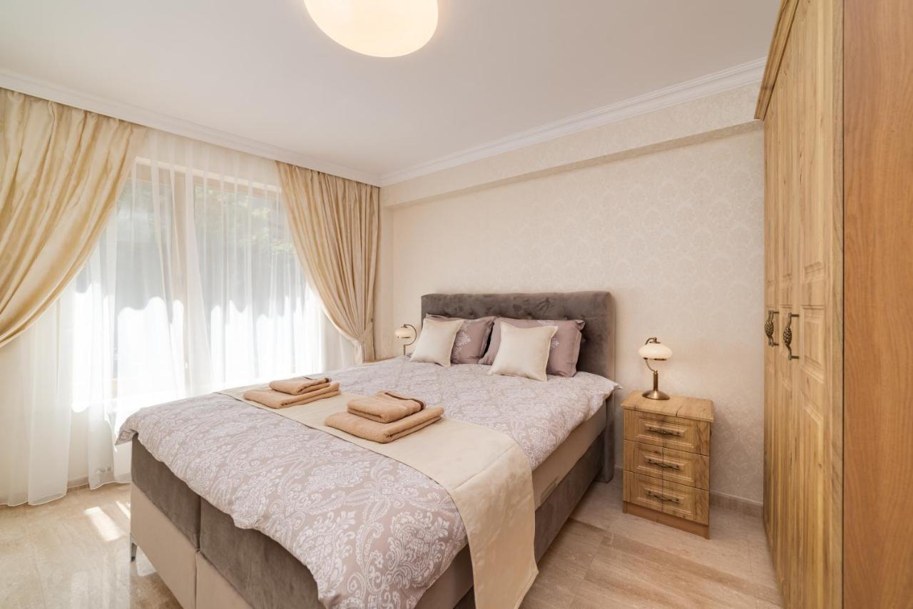 Deluxe And Central Garden Apartment Varna Eksteriør bilde