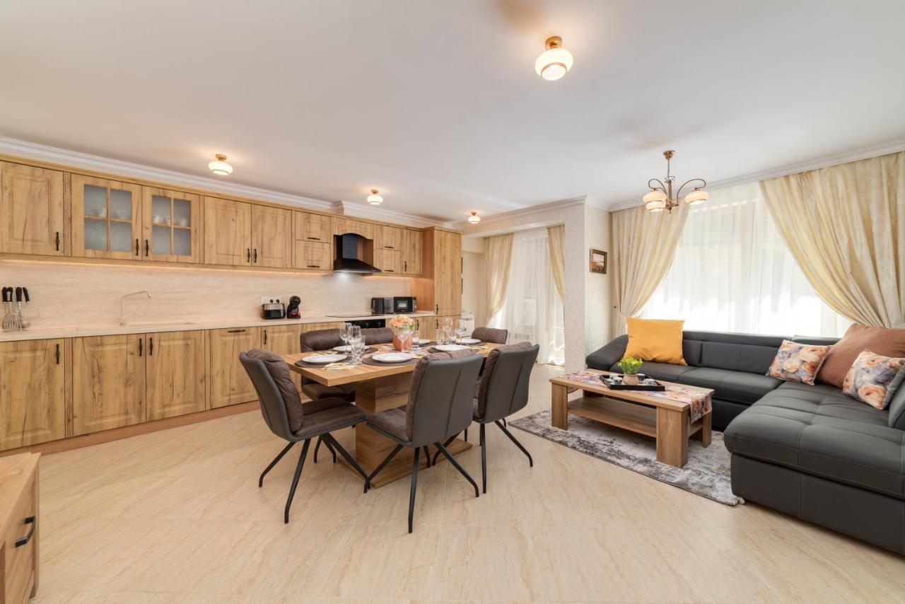 Deluxe And Central Garden Apartment Varna Eksteriør bilde