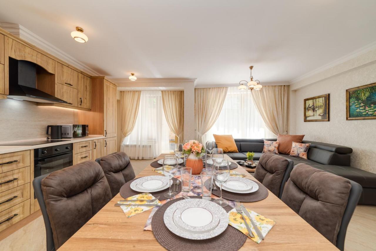 Deluxe And Central Garden Apartment Varna Eksteriør bilde
