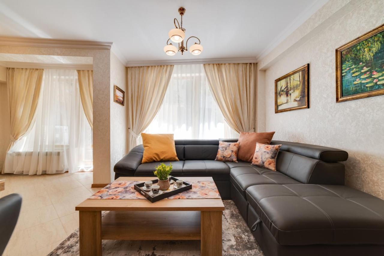 Deluxe And Central Garden Apartment Varna Eksteriør bilde