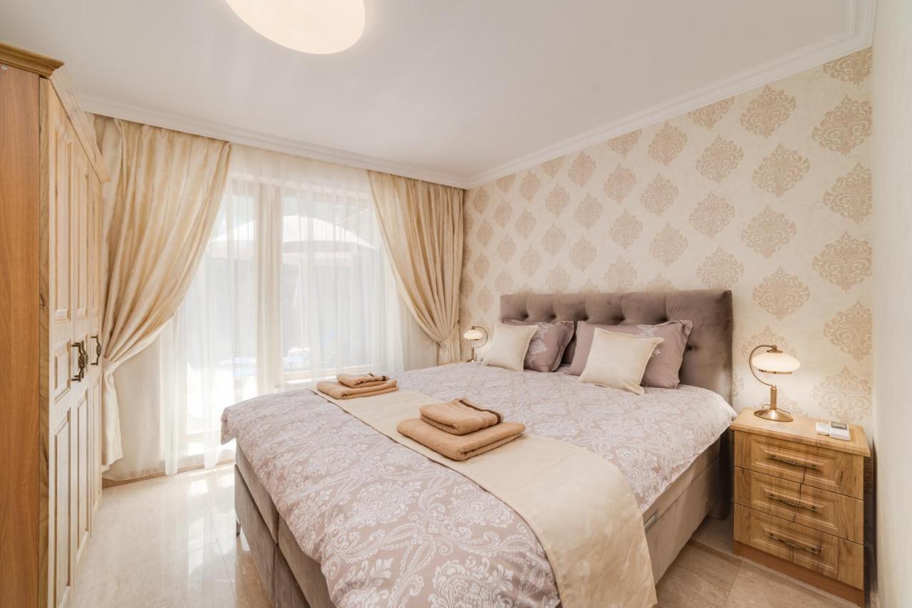 Deluxe And Central Garden Apartment Varna Eksteriør bilde