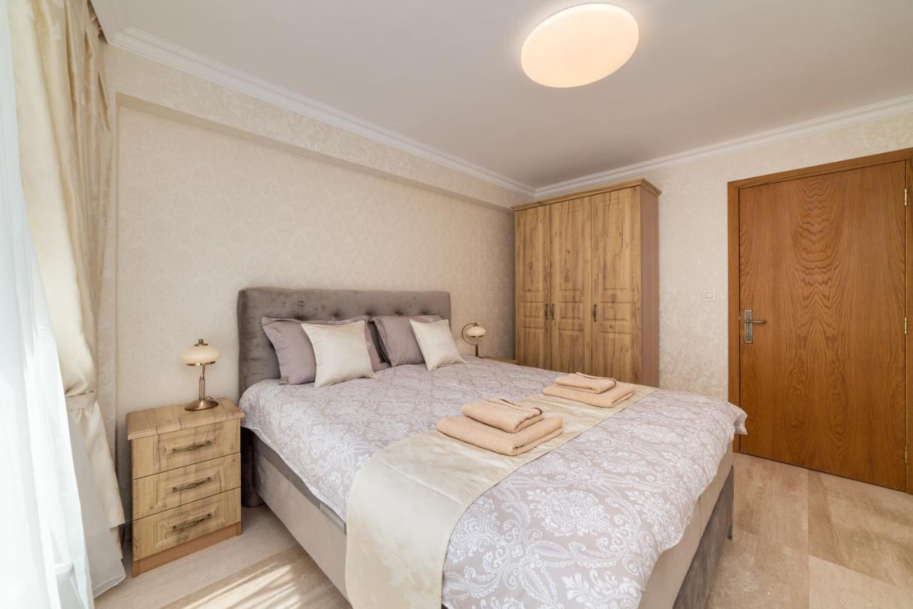 Deluxe And Central Garden Apartment Varna Eksteriør bilde
