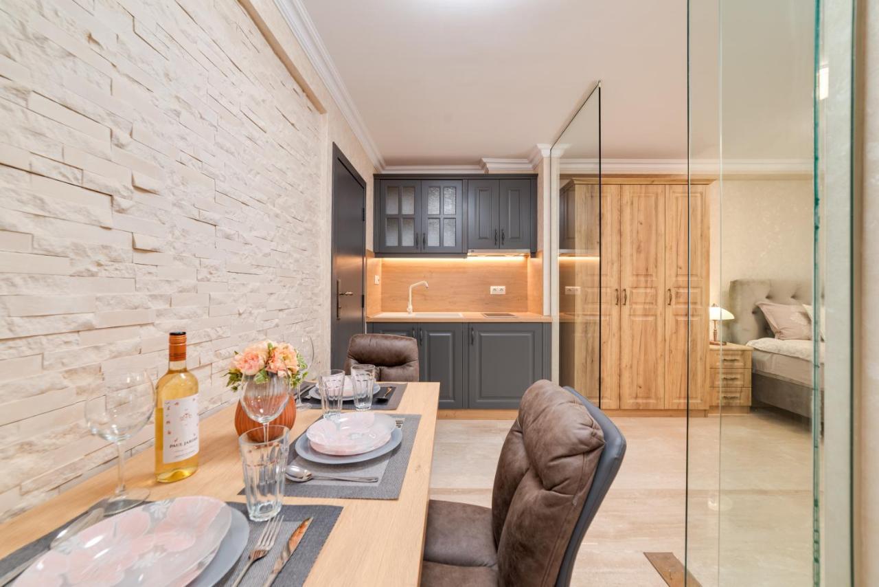 Deluxe And Central Garden Apartment Varna Eksteriør bilde