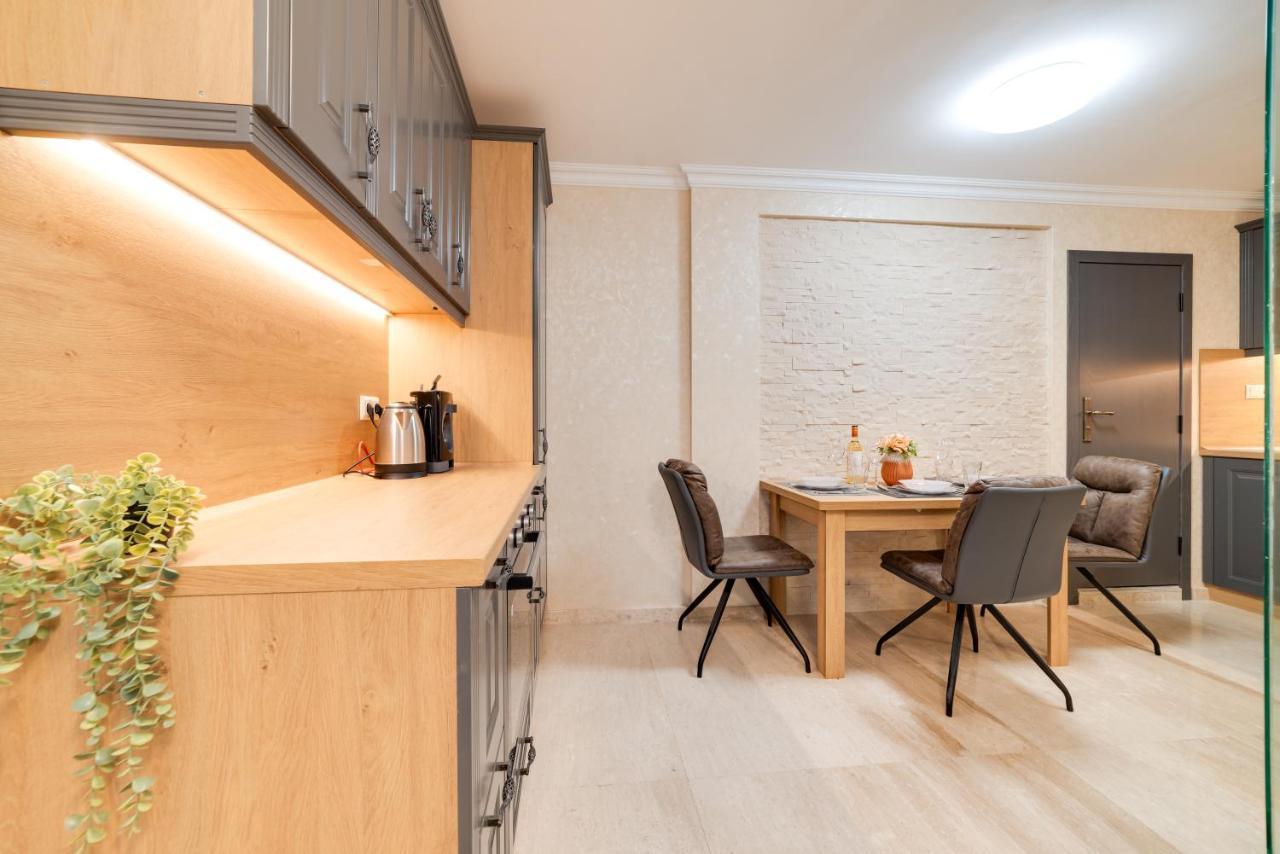 Deluxe And Central Garden Apartment Varna Eksteriør bilde