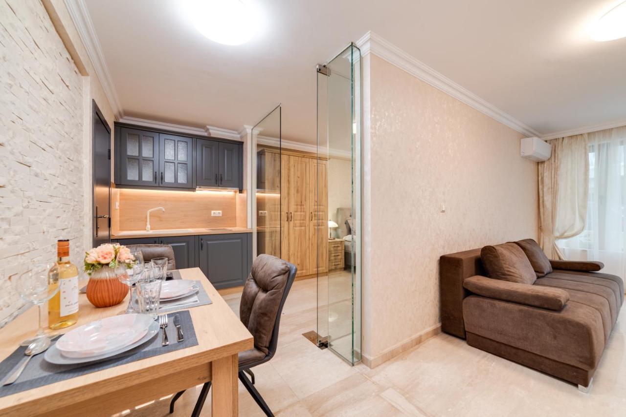 Deluxe And Central Garden Apartment Varna Eksteriør bilde