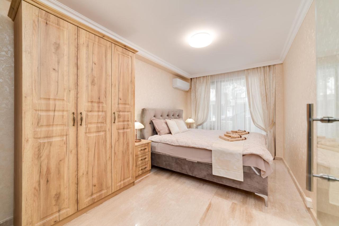 Deluxe And Central Garden Apartment Varna Eksteriør bilde