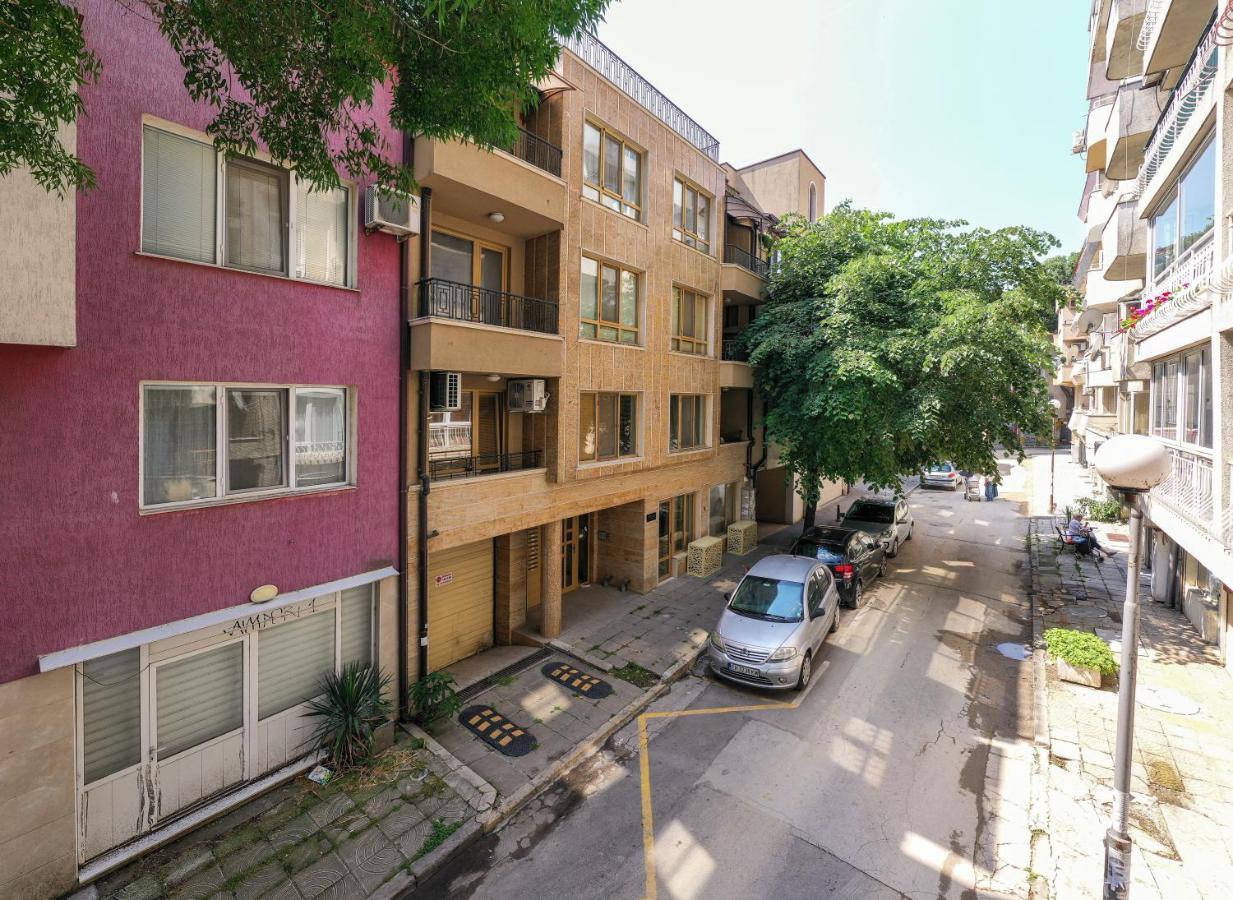 Deluxe And Central Garden Apartment Varna Eksteriør bilde